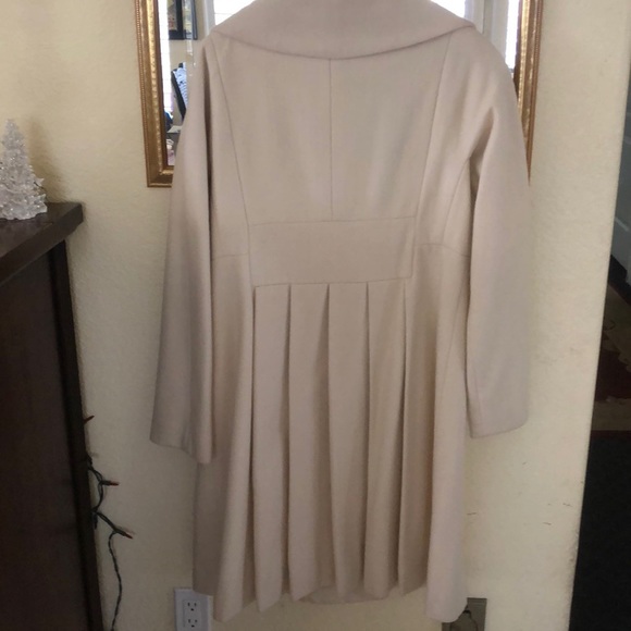 Gorgeous Winter White Coat - Picture 4 of 7